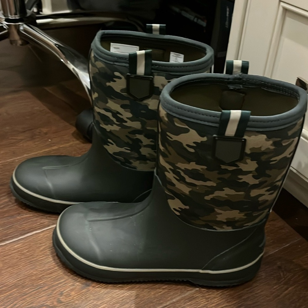 Lands End - Waterproof Boots - Big Boys - Size 7 -Army Green Camo